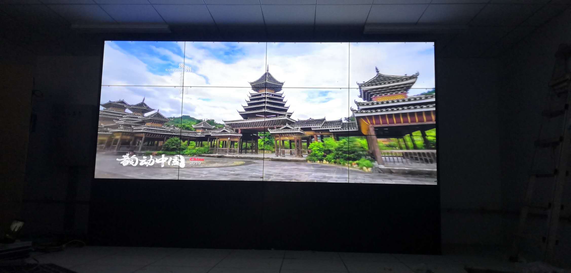 46寸3.5mm液晶拼接屏-落地機櫃支架-深圳觀瀾安裝展示